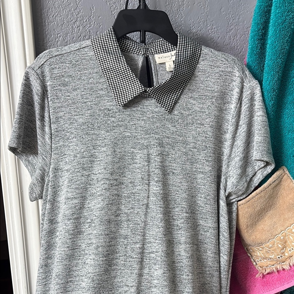 Gray Short Sleeve Top with Checkered Collar